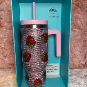 NEW Hydrapeak Limited Edition Strawberry Voyager 40oz Tumbler